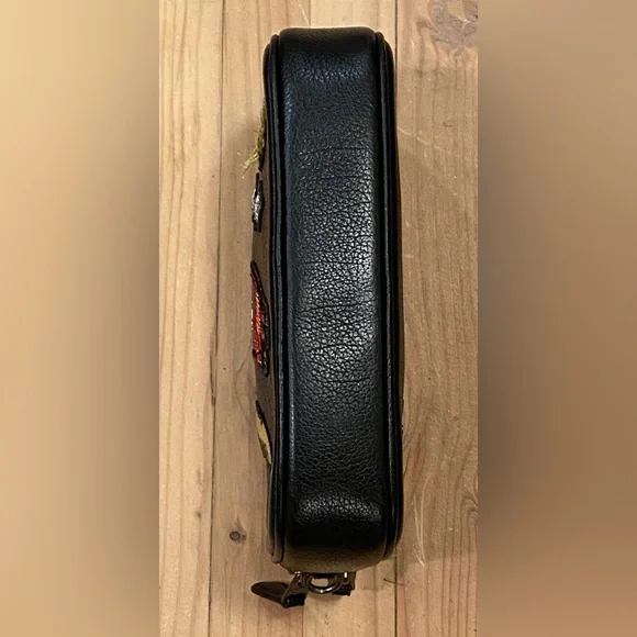 Coach CROSSBODY CLUTCH IN GRAIN LEATHER WITH SOUVENIR EMBROIDERY - Picture 7 of 12